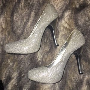✨Silver Sparkly Heels✨
